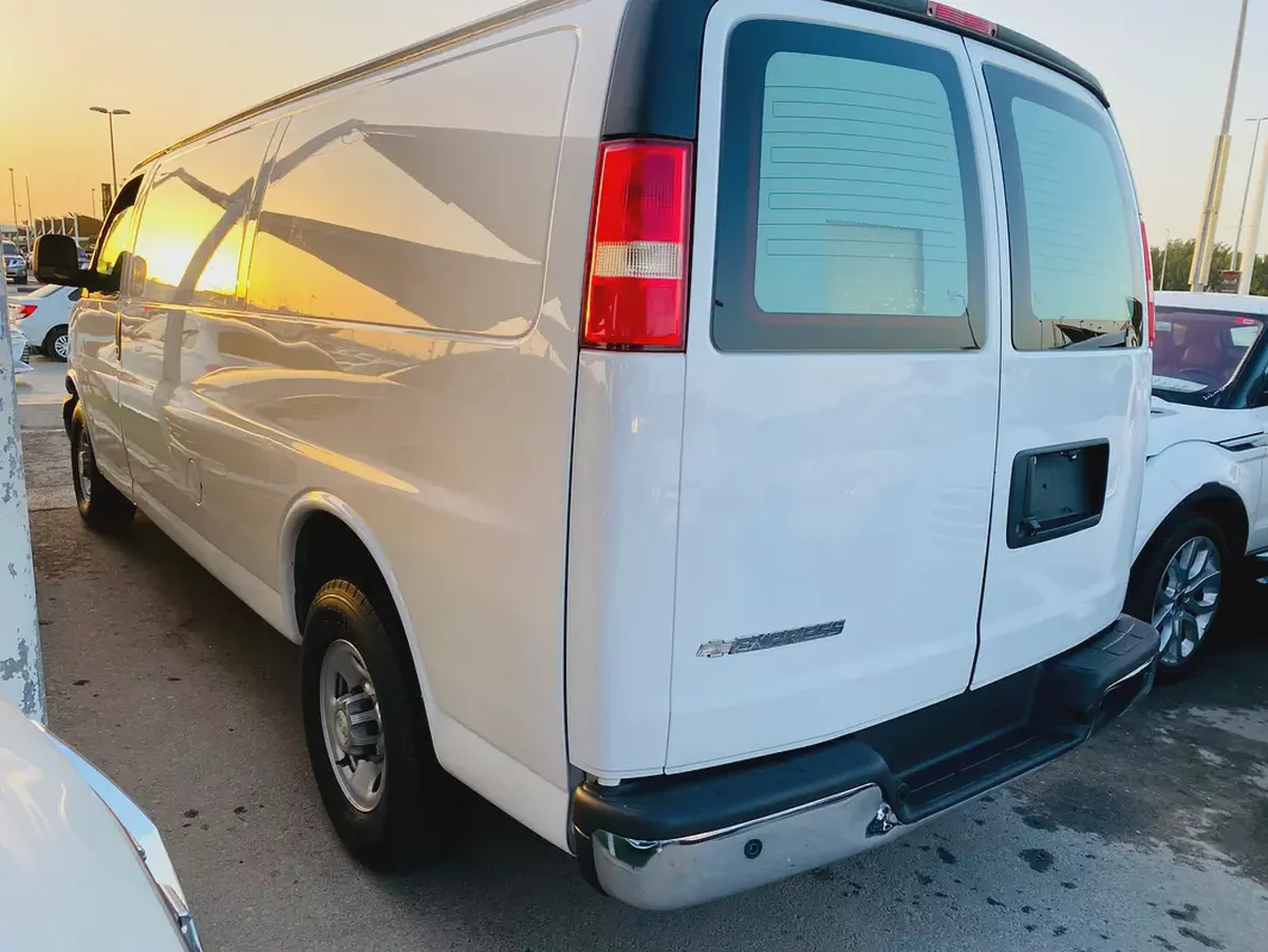 2018 Chevrolet Express LT | GCC Specs | Well Maintained-7-7