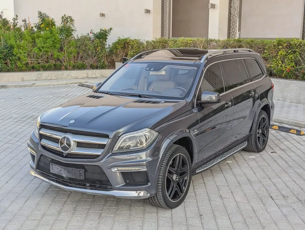 MERCEDES-BENZ GL500 2015 GCC FULL OPTION IN EXCELLENT CONDITION