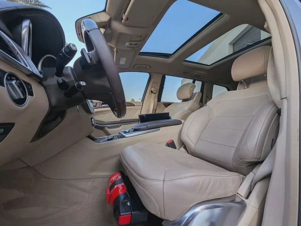 MERCEDES-BENZ GL500 2015 GCC FULL OPTION IN EXCELLENT CONDITION