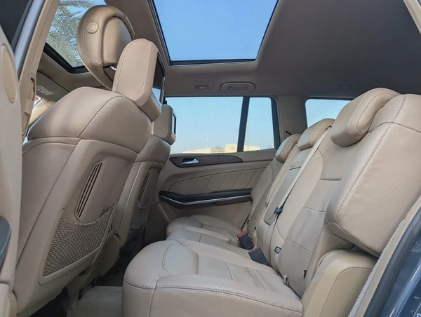 MERCEDES-BENZ GL500 2015 GCC FULL OPTION IN EXCELLENT CONDITION