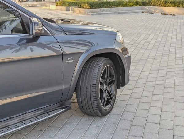 MERCEDES-BENZ GL500 2015 GCC FULL OPTION IN EXCELLENT CONDITION