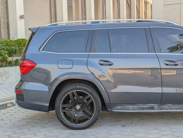 MERCEDES-BENZ GL500 2015 GCC FULL OPTION IN EXCELLENT CONDITION