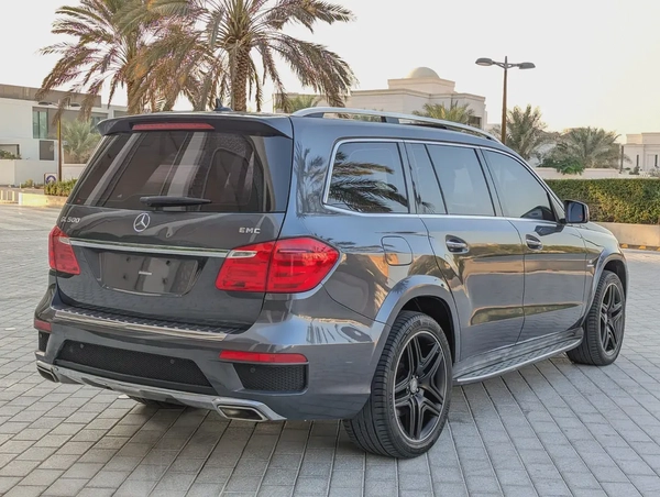 MERCEDES-BENZ GL500 2015 GCC FULL OPTION IN EXCELLENT CONDITION
