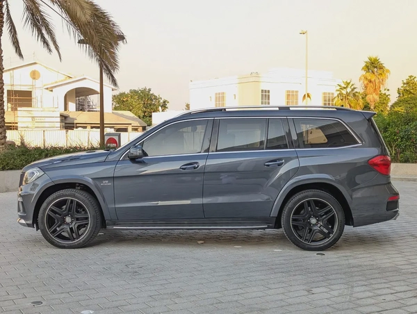 MERCEDES-BENZ GL500 2015 GCC FULL OPTION IN EXCELLENT CONDITION