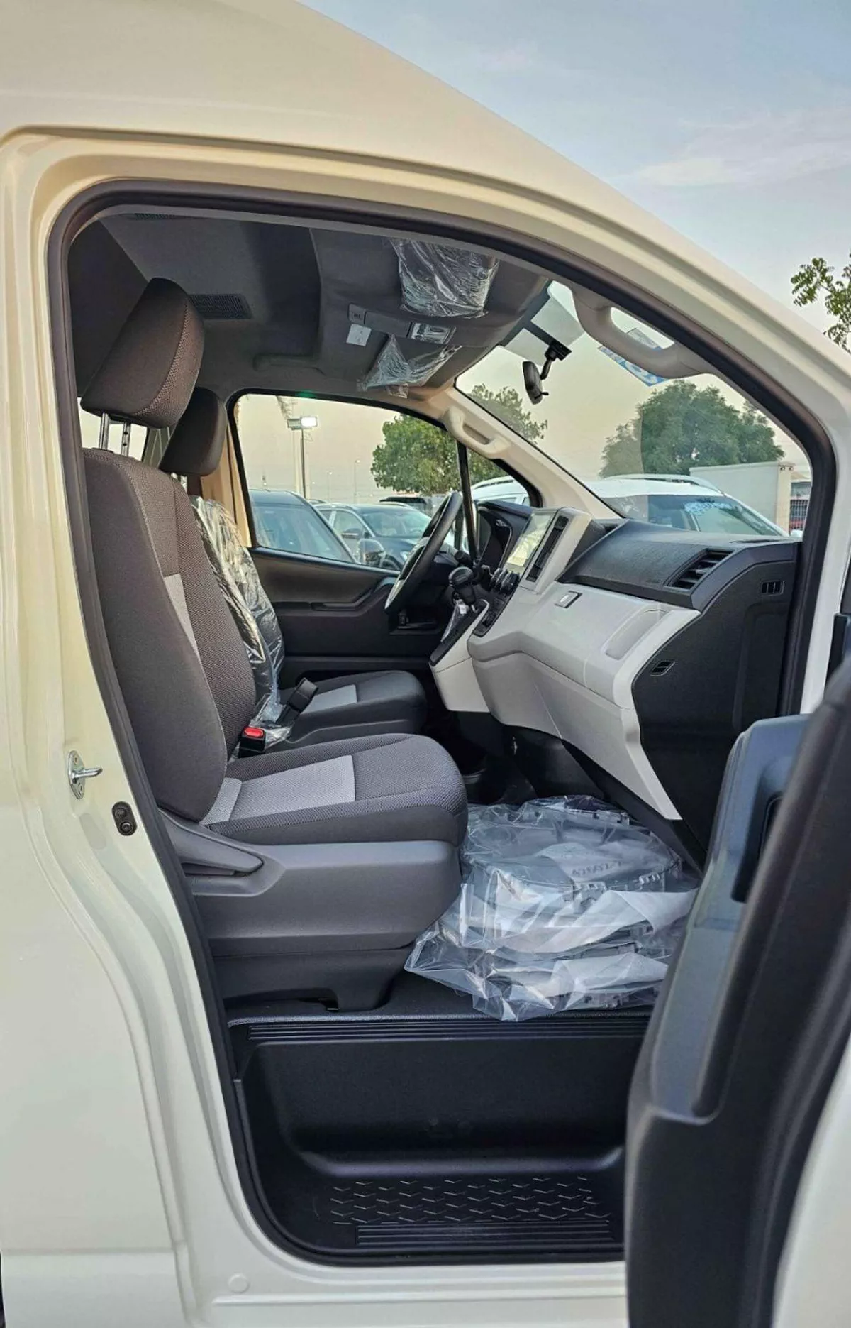 Toyota Hiace GL TOYOTA HIACE HIGHROOF GL / A/T / 2.8L V4 DIESEL / DVD CAMERA / 13 SEATER (CODE# HRDAGLJ )-10-0