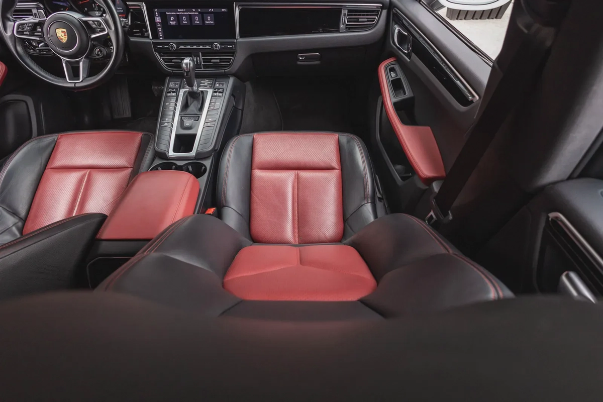 Porsche Macan 2021-10-10