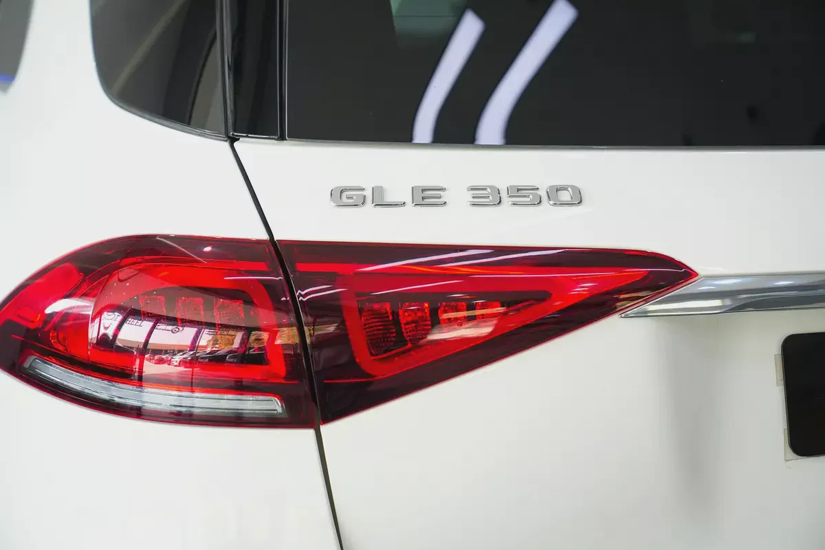 2022 - MERCEDES-BENZ GLE 350 - with warranty for 188,000.00 AED-6-6