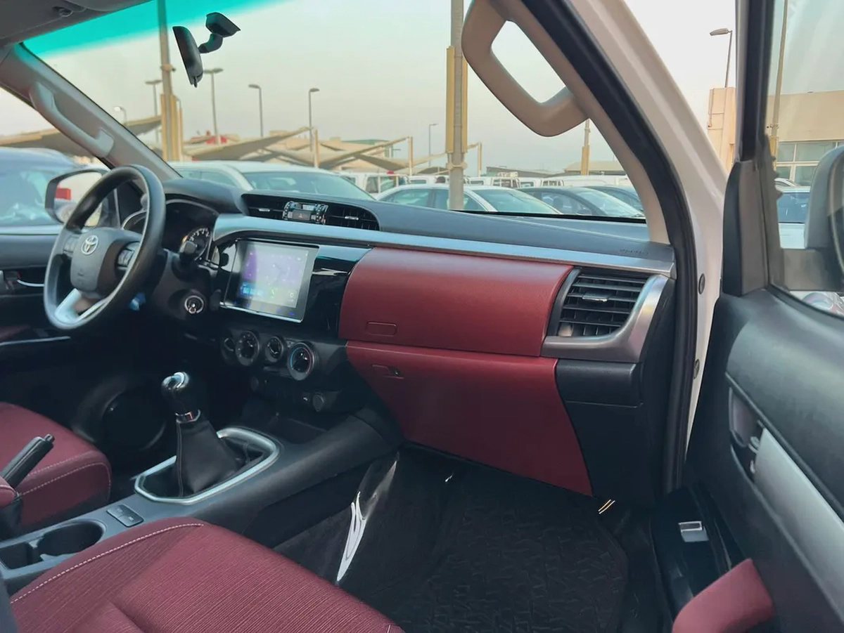 2025 | Toyota Hilux | 4X4 | Manual | GCC | Ref#892-8-8