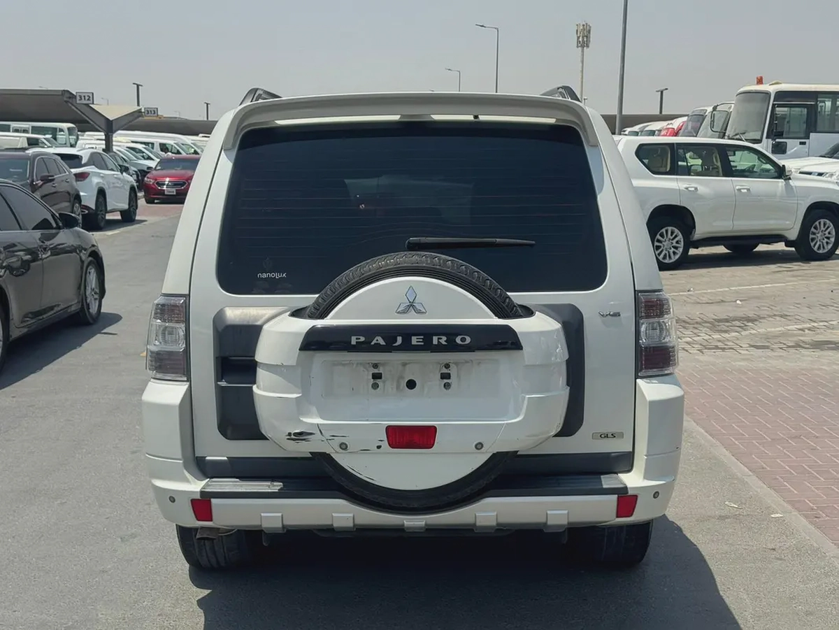 Pajero 2010 fullopshin white color GCZc Calen car