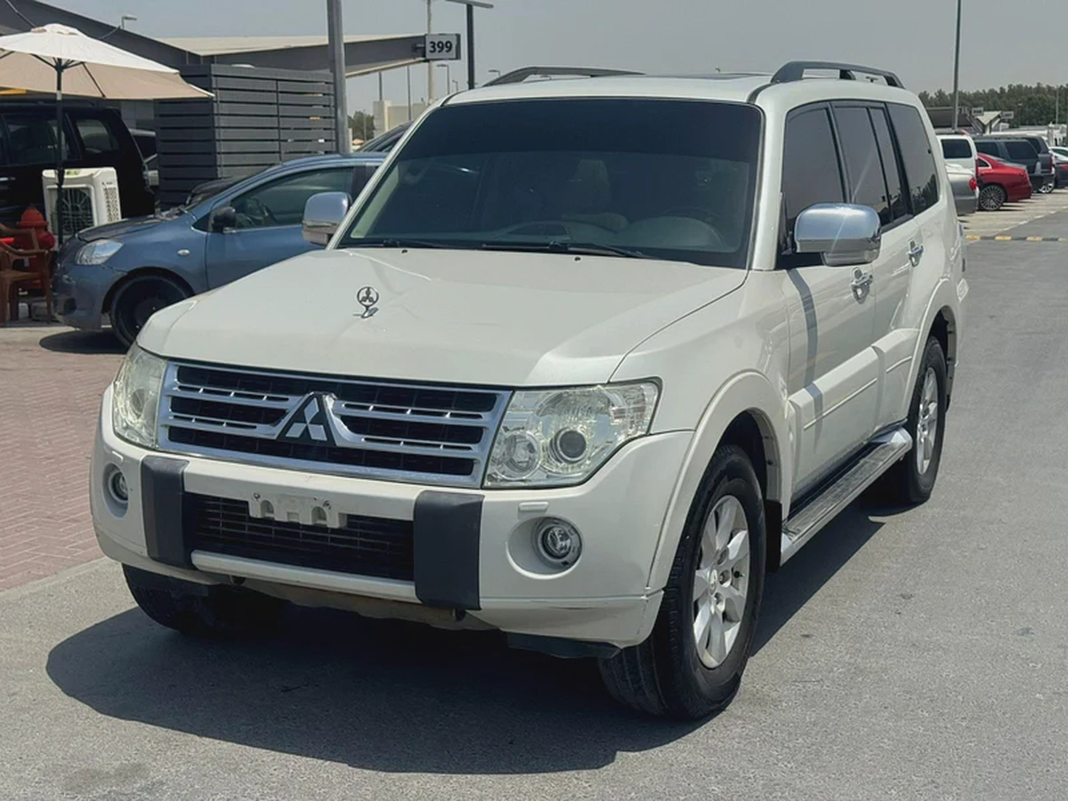 Pajero 2010 fullopshin white color GCZc Calen car