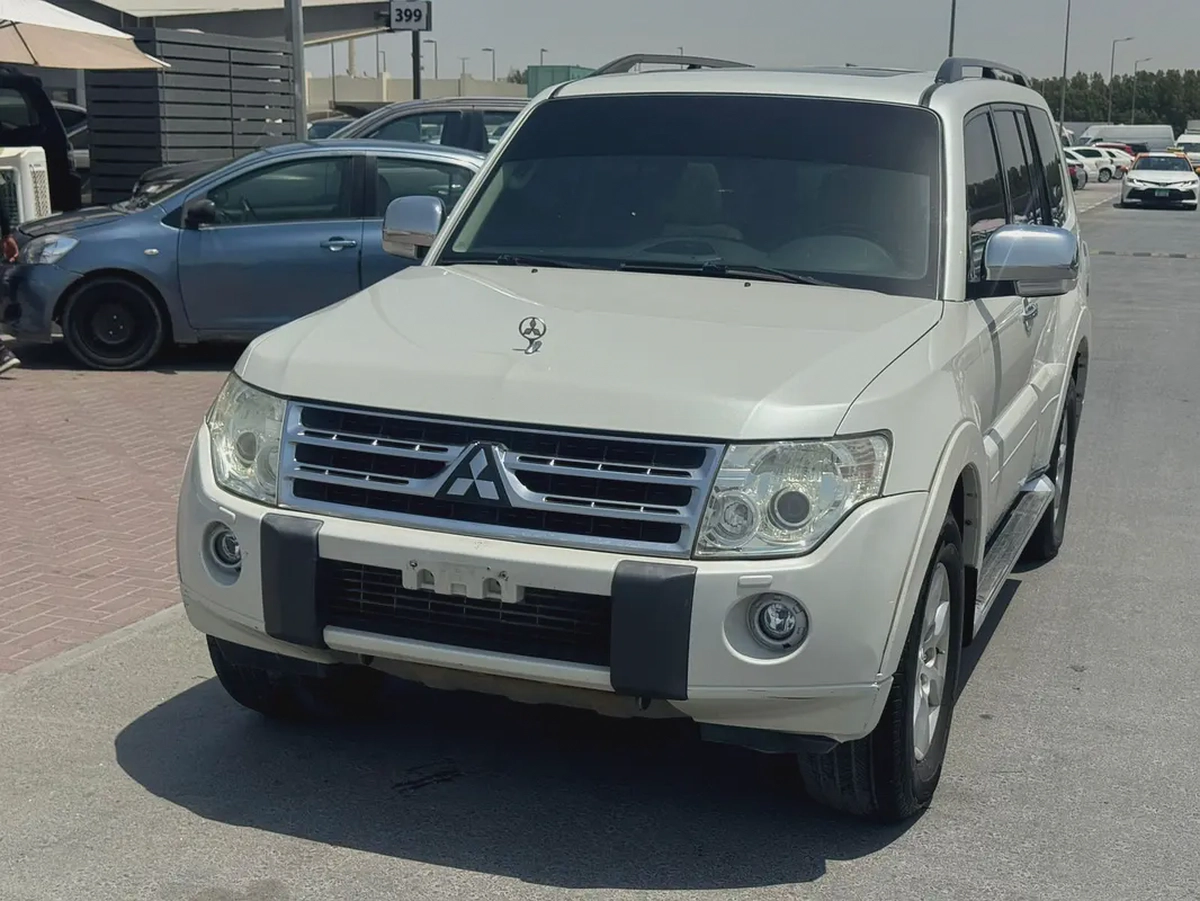 Pajero 2010 fullopshin white color GCZc Calen car