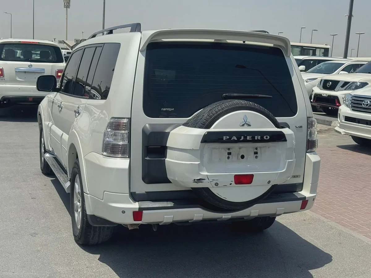 Pajero 2010 fullopshin white color GCZc Calen car