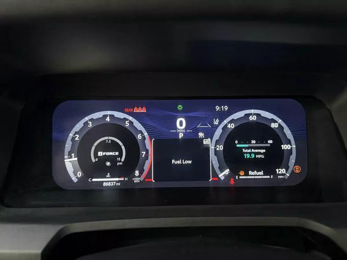 For sale ⁦Toyota Tacoma IV, 2.4 l, 2024⁩ in UAE, Sharjah-2-2