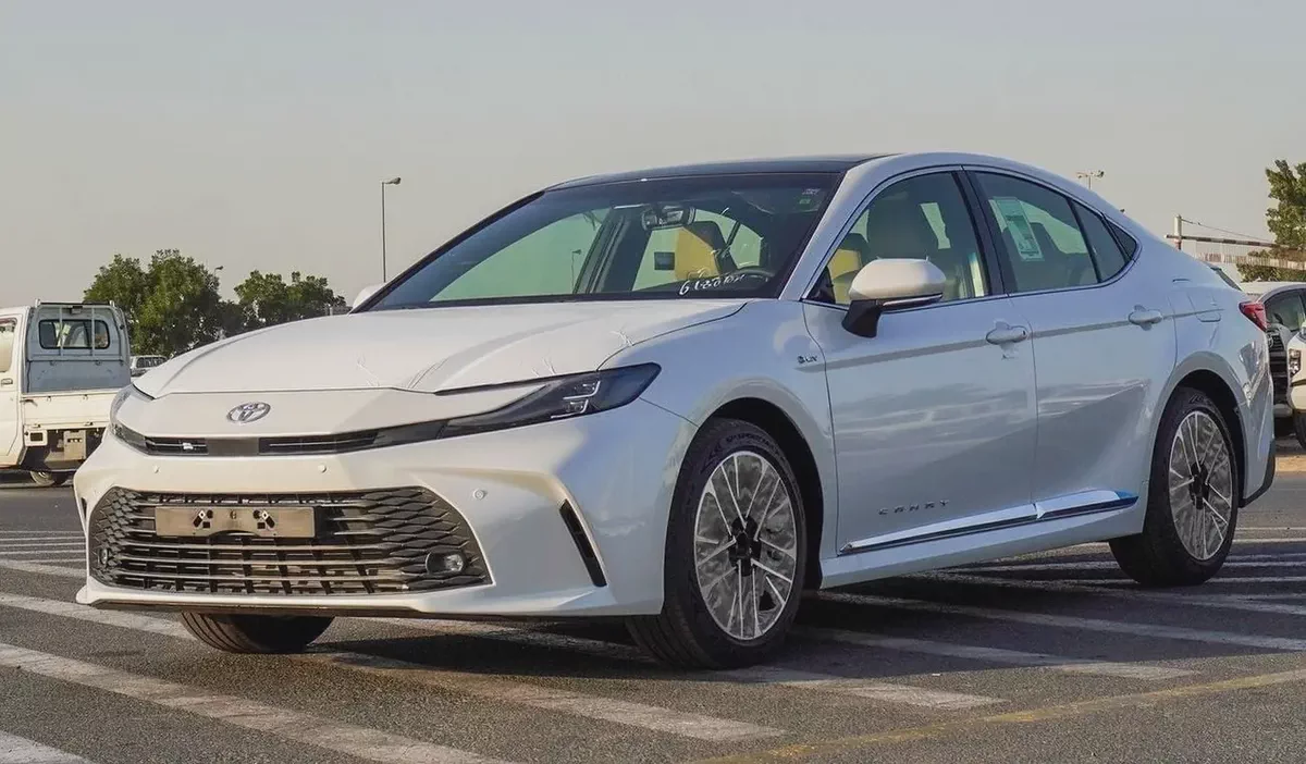 2026 - CAMRY LE 2.5L HYBRID WITH PANORAMIC ROOF - GCC-1-1