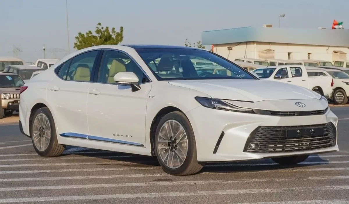 2026 - CAMRY LE 2.5L HYBRID WITH PANORAMIC ROOF - GCC-2-2