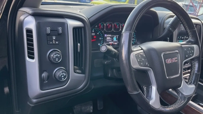 GMC sierra pick up V8 GCC original paint 100% free Accident very well maintained no issues-17