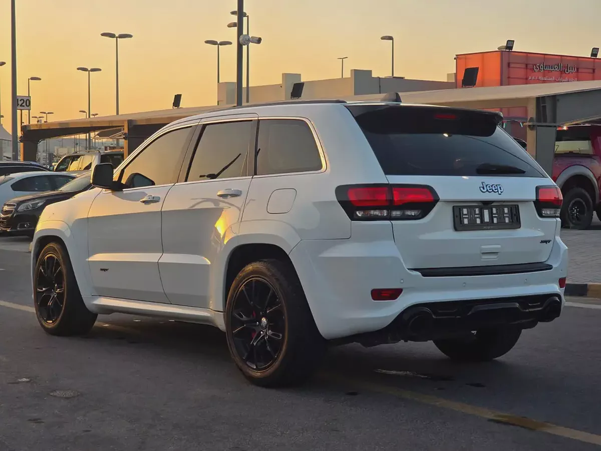 جيب كراند شيروكي 2014 مواصفات خليجية SRT 6.4 بحالة جيدة-4-4