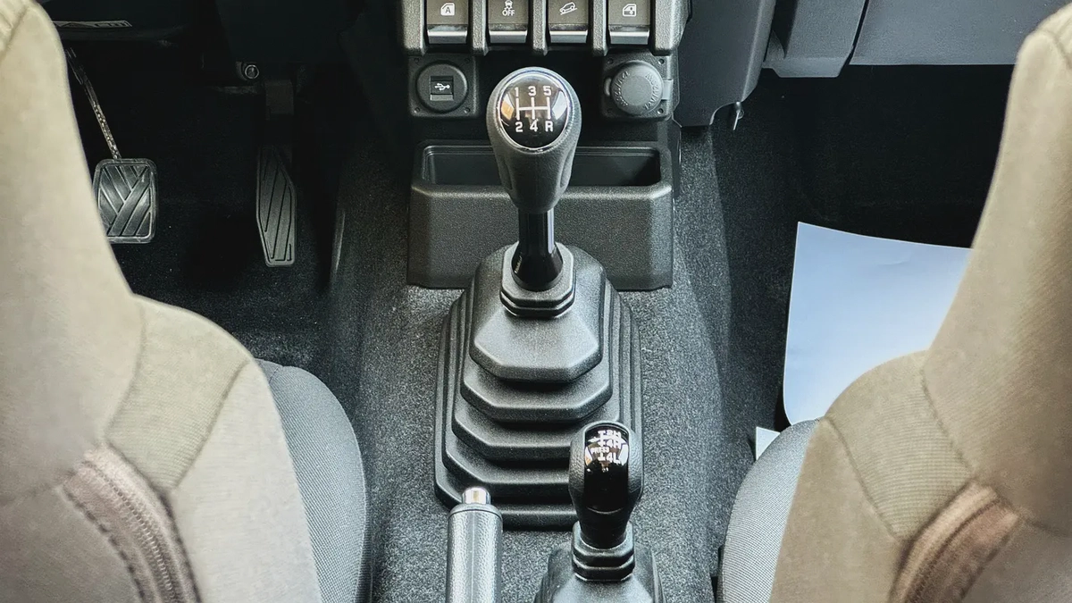 Suzuki Jimny GL Manual Transmission GCC Specs 2026 Brand New 1.5L 4 Cylinders