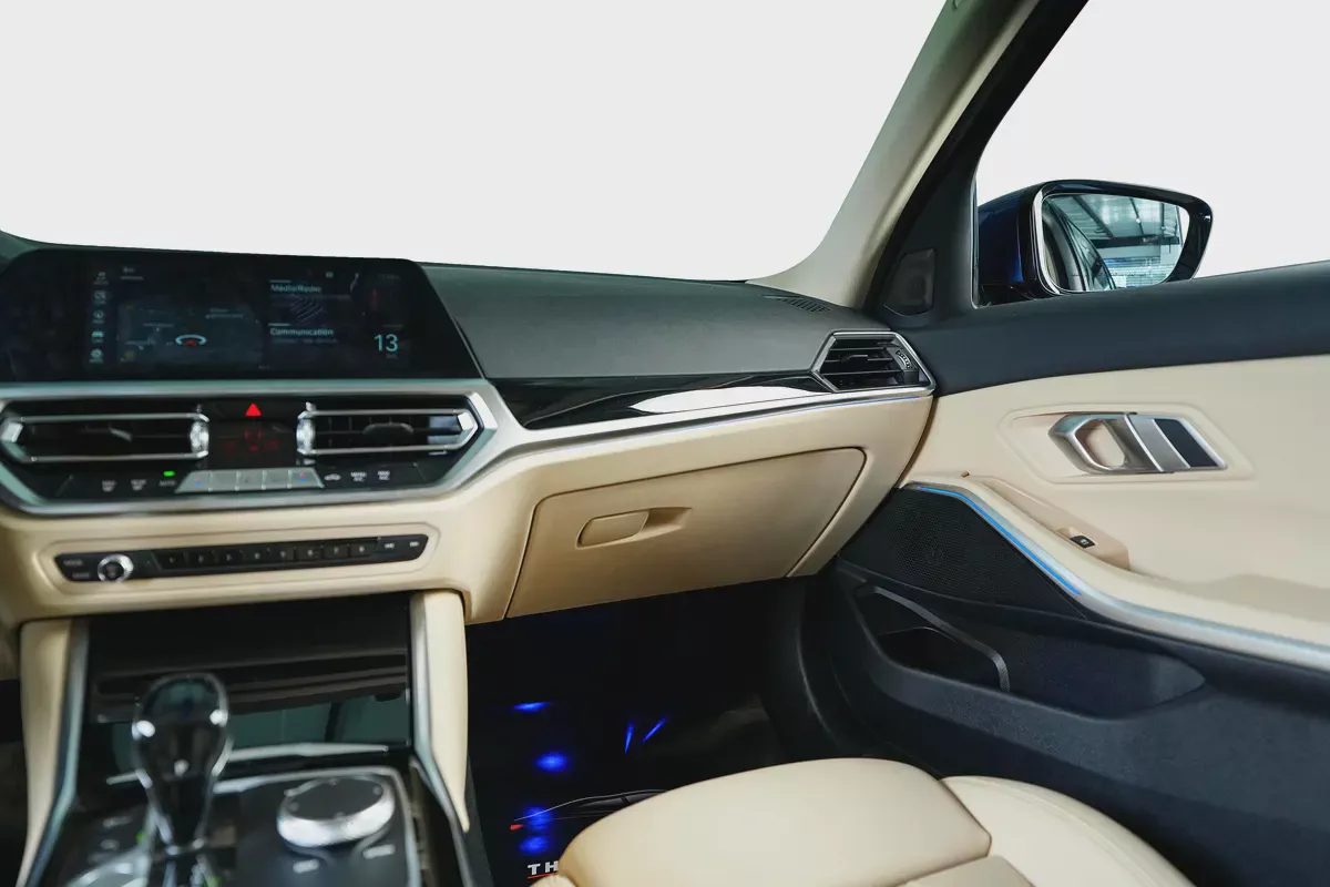 BMW 320i-Luxury Package-GCC- BMW Warranty and Service Package Until 2027-10-10