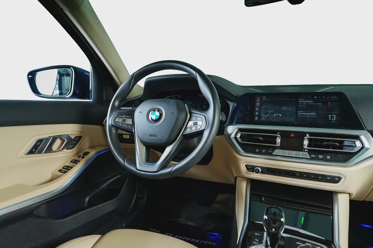 BMW 320i-Luxury Package-GCC- BMW Warranty and Service Package Until 2027-12-12