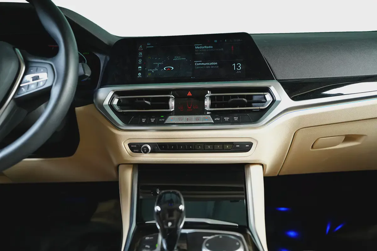 BMW 320i-Luxury Package-GCC- BMW Warranty and Service Package Until 2027-13-13