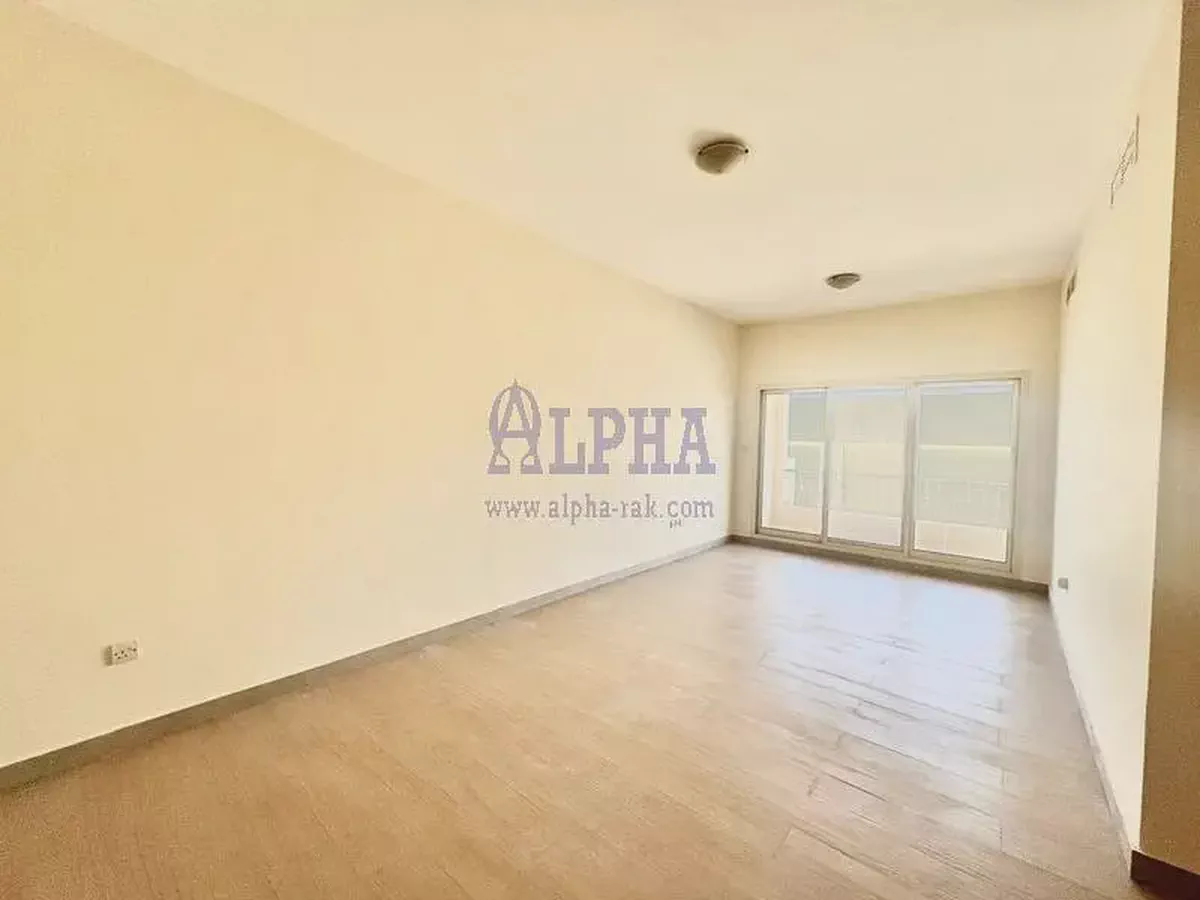 Large 1 BR | Behind The Mall | Spacios Apartment-1-1
