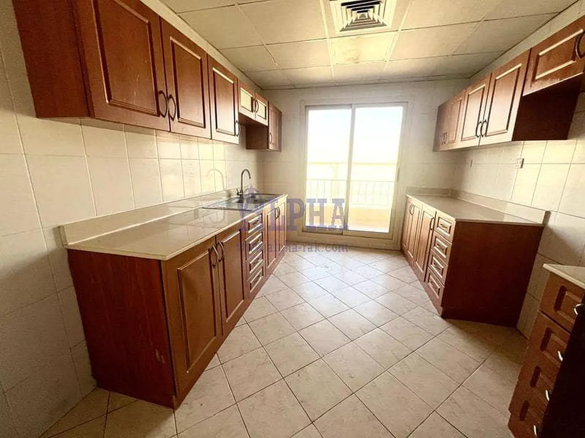 Large 1 BR | Behind The Mall | Spacios Apartment-5-5