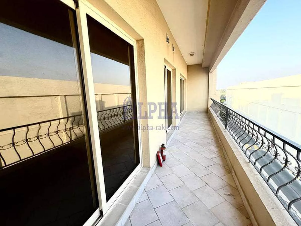 Large 1 BR | Behind The Mall | Spacios Apartment-7-7