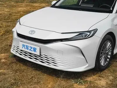 Toyota Camry MY25 Elite Edition Hybrid-1
