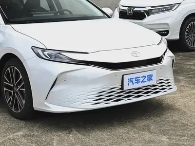 Toyota Camry MY25 Elite Edition Hybrid-3