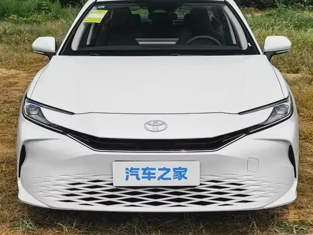 Toyota Camry MY25 Elite Edition Hybrid