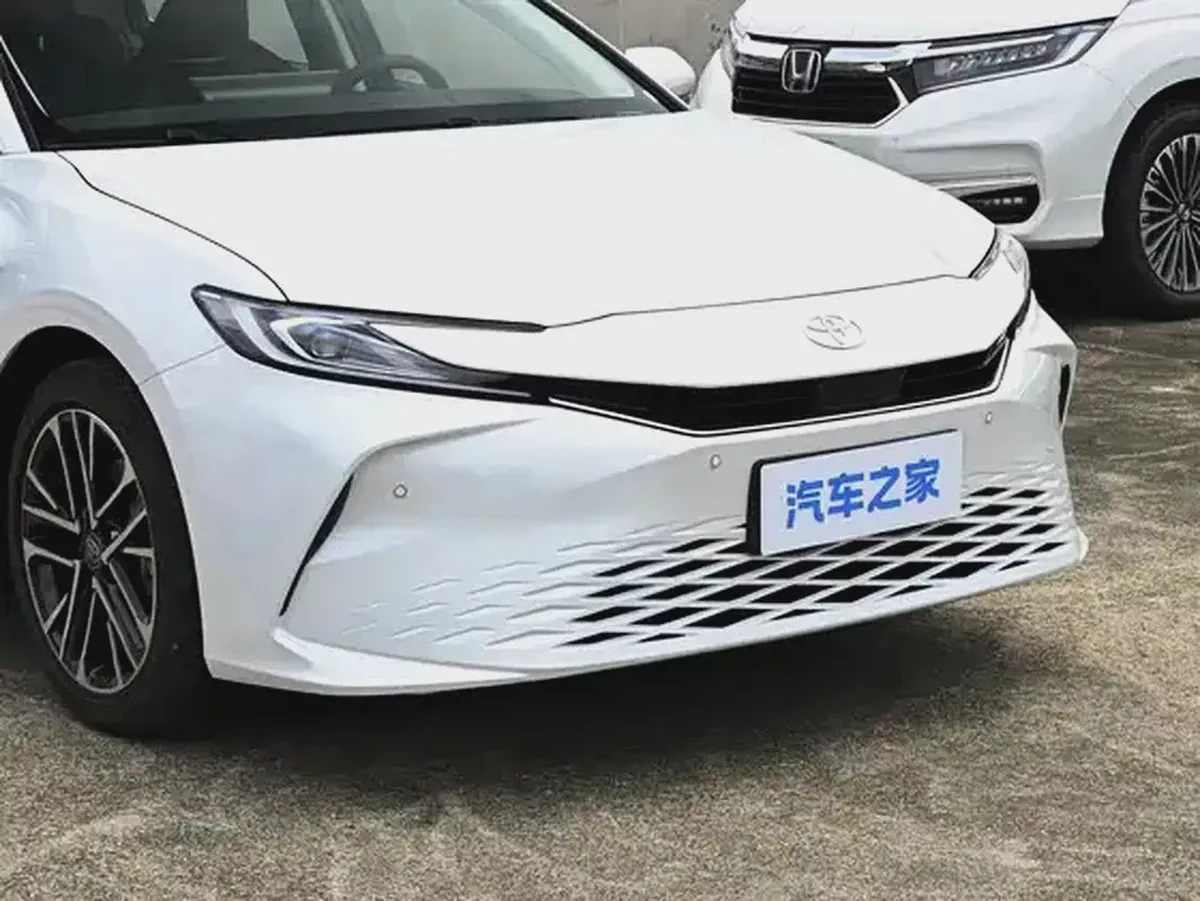 Toyota Camry MY25 Elite Edition Hybrid-3-3