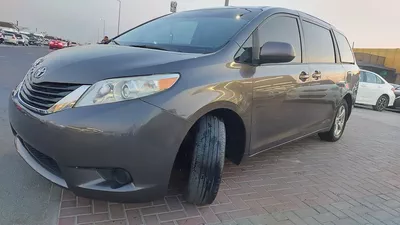 2011 Toyota Sienna SE | American Specs | Well Maintained Family Van-12