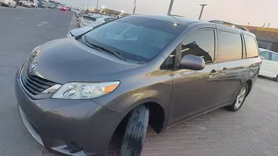 2011 Toyota Sienna SE | American Specs | Well Maintained Family Van-13