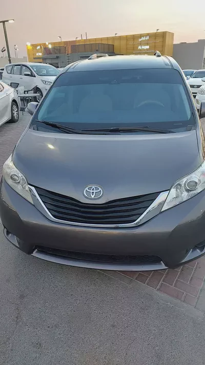 2011 Toyota Sienna SE | American Specs | Well Maintained Family Van-15
