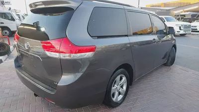 2011 Toyota Sienna SE | American Specs | Well Maintained Family Van-4