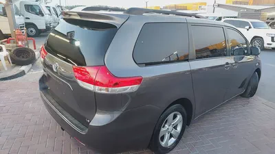 2011 Toyota Sienna SE | American Specs | Well Maintained Family Van-5