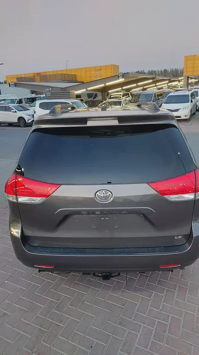 2011 Toyota Sienna SE | American Specs | Well Maintained Family Van-7