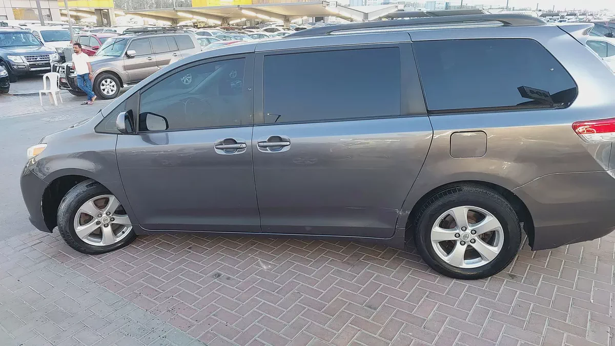2011 Toyota Sienna SE | American Specs | Well Maintained Family Van-11-11