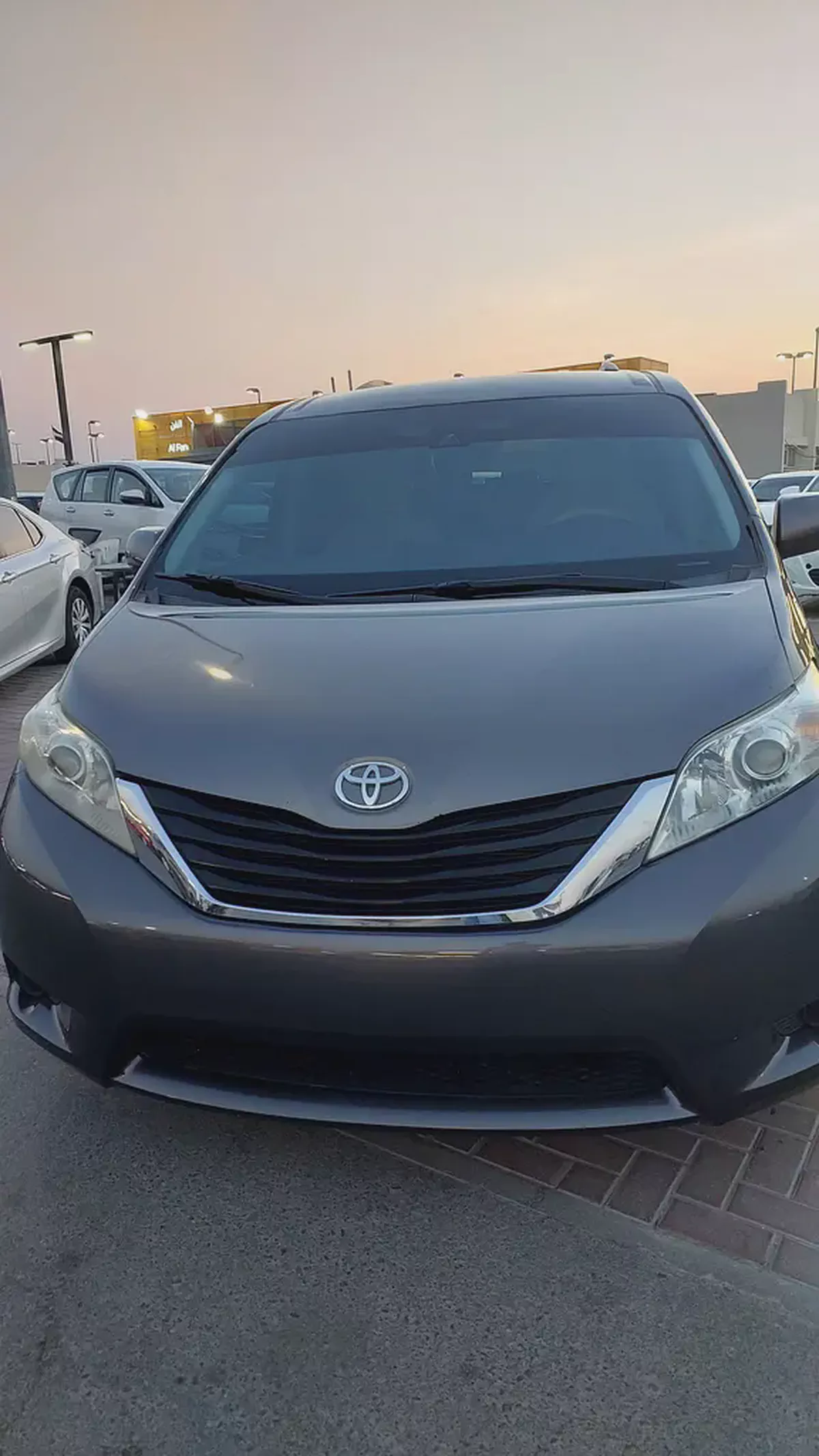 2011 Toyota Sienna SE | American Specs | Well Maintained Family Van-14-14