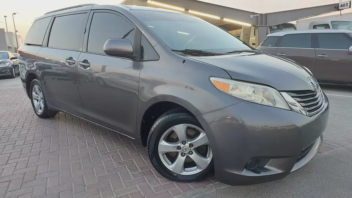 2011 Toyota Sienna SE | American Specs | Well Maintained Family Van