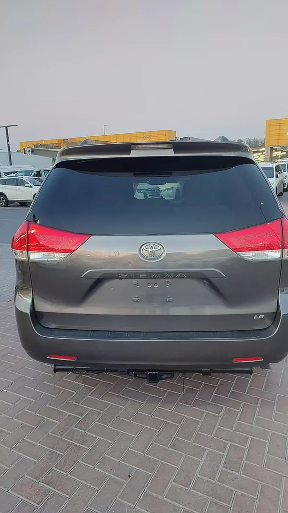 2011 Toyota Sienna SE | American Specs | Well Maintained Family Van-6-6