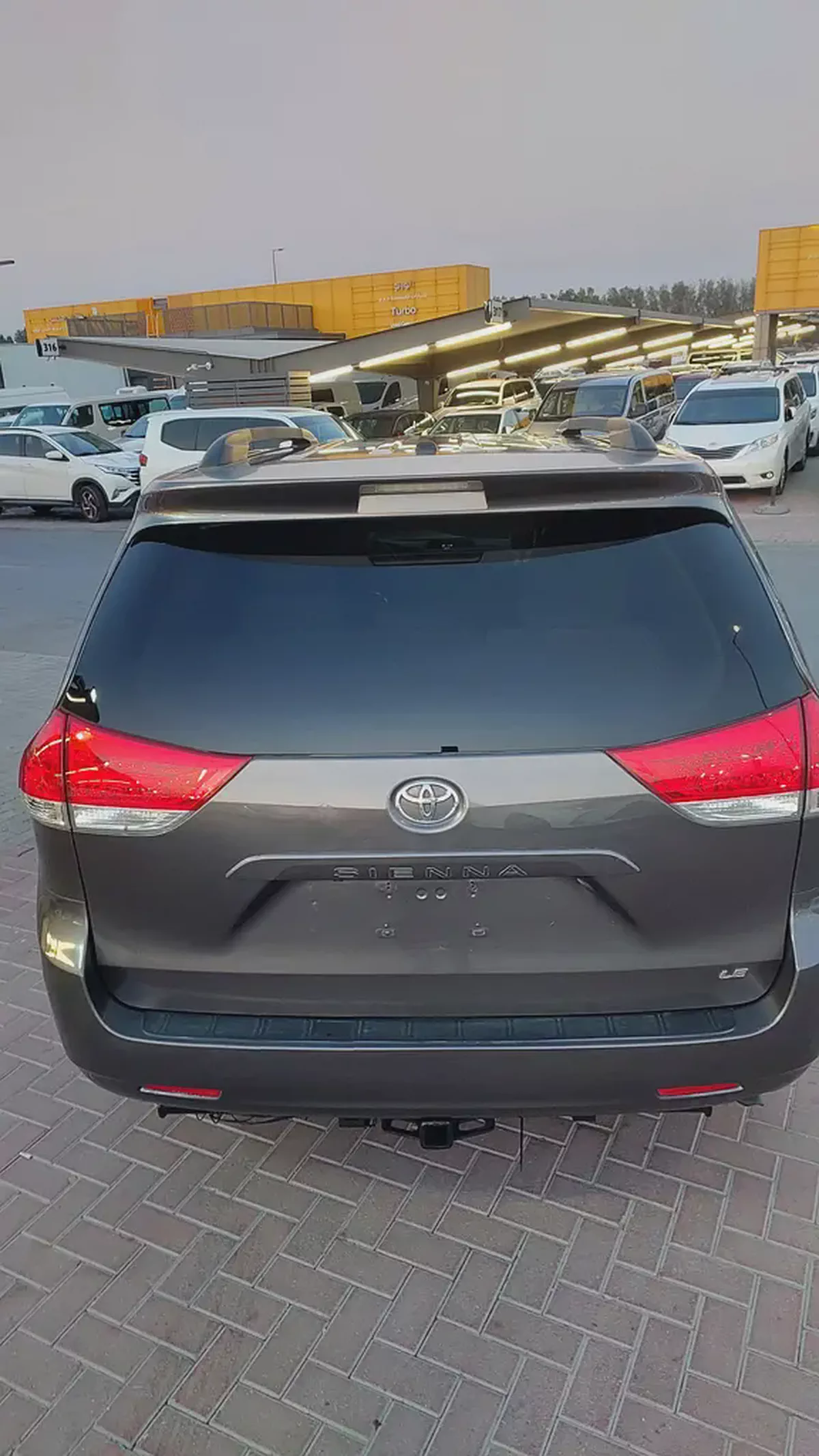 2011 Toyota Sienna SE | American Specs | Well Maintained Family Van-7-7