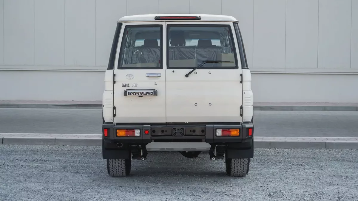 Toyota Land Cruiser 70 Series LC 76 4.0L LX 2026 GCC Specs-4-4