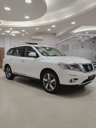 Nissan pathfinder SV 2017-1