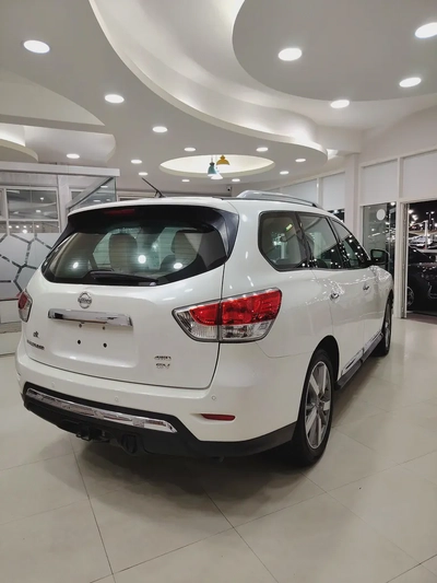 Nissan pathfinder SV 2017-2