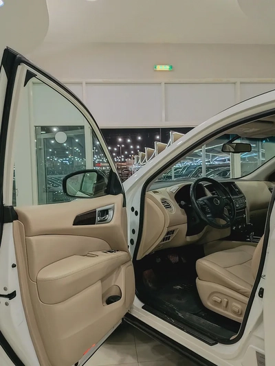 Nissan pathfinder SV 2017-4