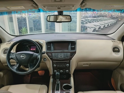 Nissan pathfinder SV 2017-9