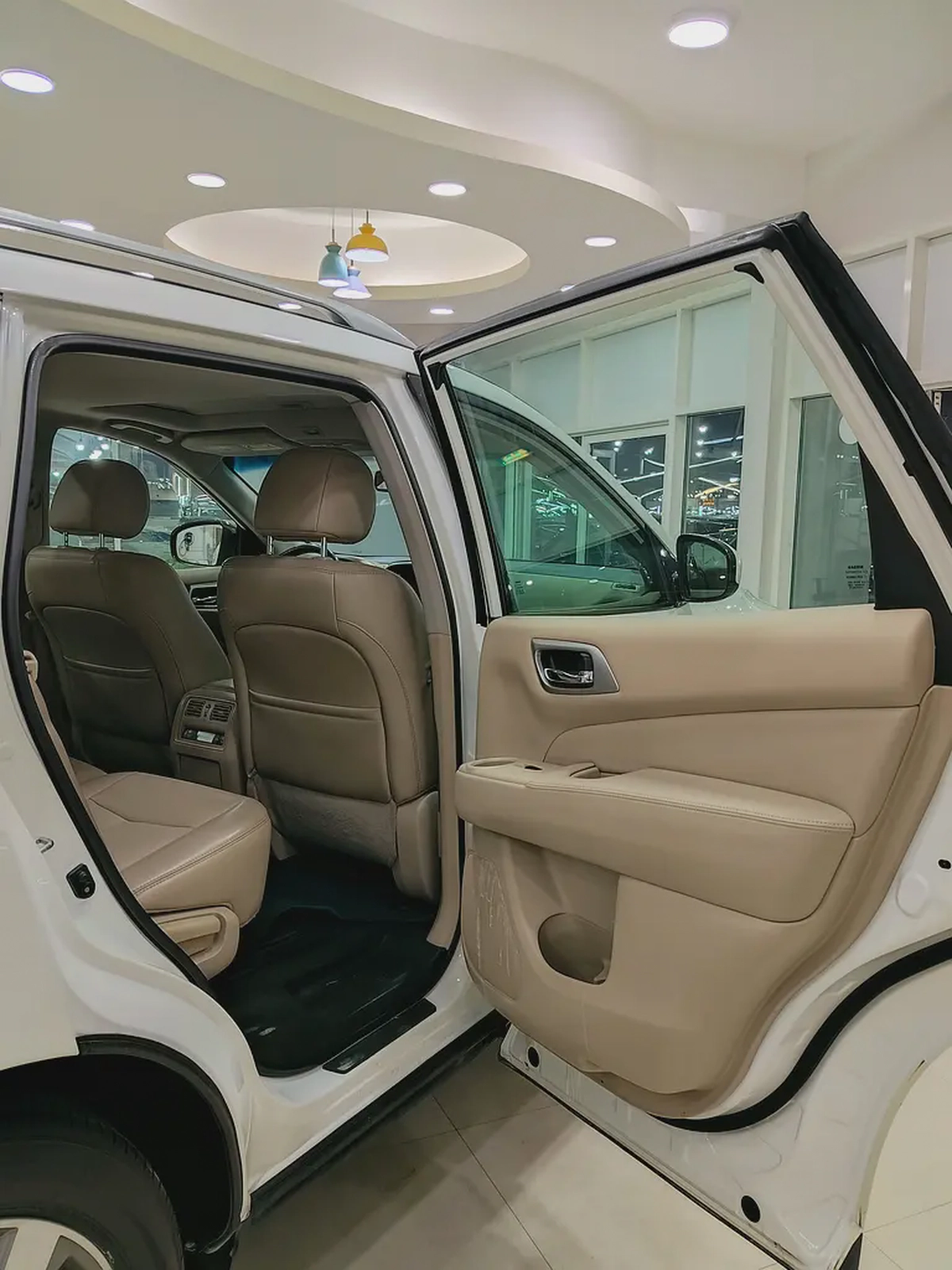 Nissan pathfinder SV 2017-8-8