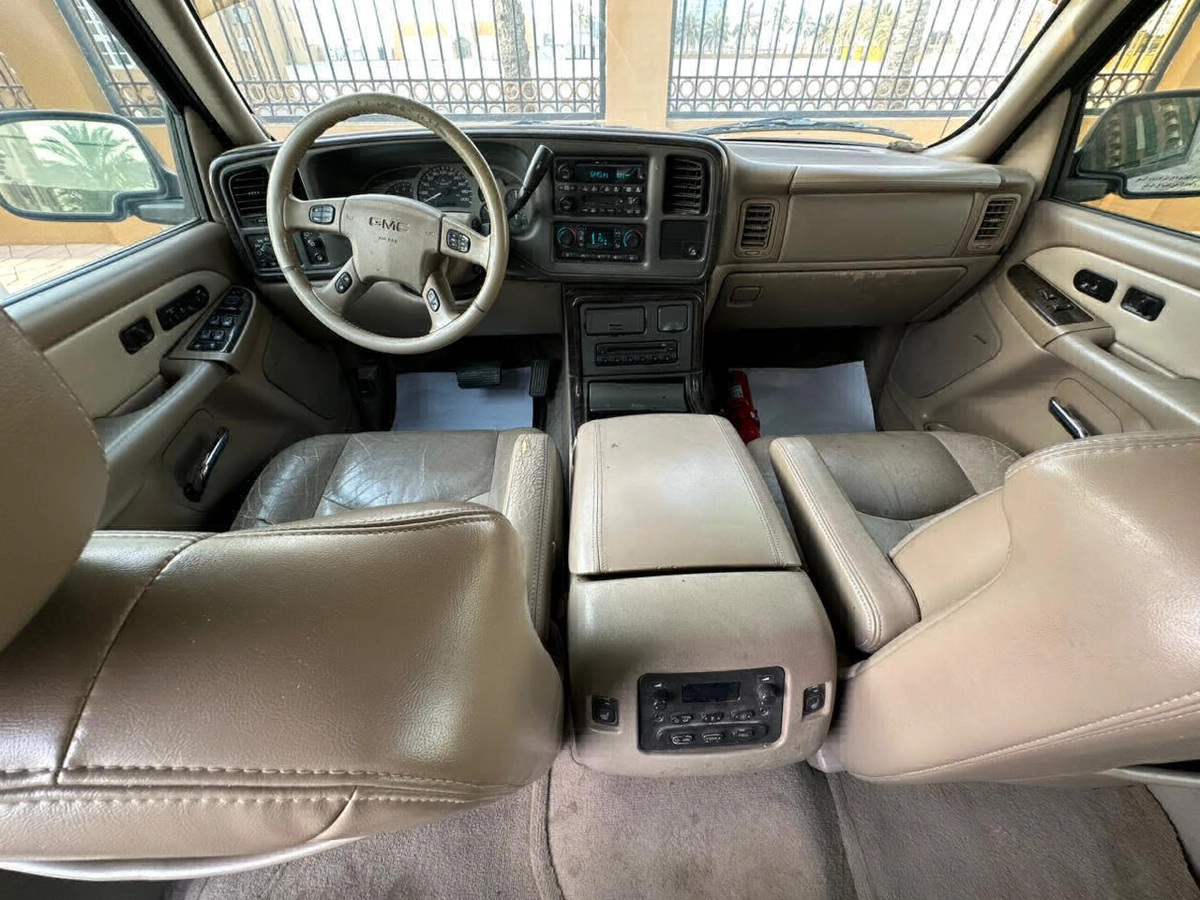 GMC Yukon Denali SUV-3-3